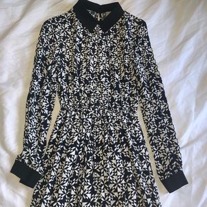 Black and white print dress, size 4 sits at your knee, long sleeves
